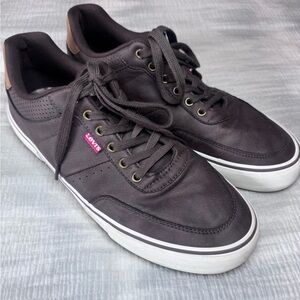 Men's size 10 Levi's Brown Lace Up